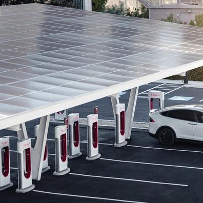 Ekspansi Jaringan Supercharger Tesla Melambat, Menimbulkan Kekhawatiran terhadap Infrastruktur Pengisian Daya Kendaraan Listrik